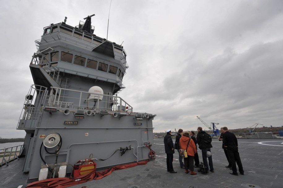 Mimo nacisków, Paryż nie chce zrezygnować z kontraktu ws. sprzedaży Rosji Mistrali /CARMEN JASPERSEN /PAP/EPA