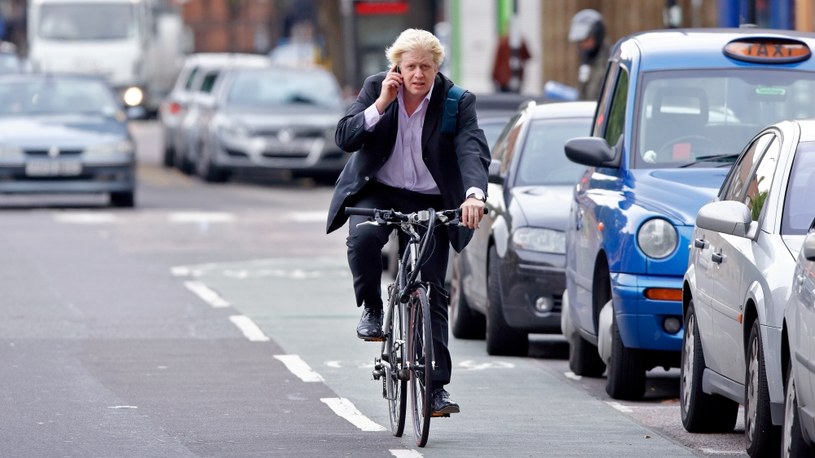 Mimo ogromnych pieniędzy, jakie Boris Johnson zatwierdził na promocję rowerów, popularność jednośladów w kraju zauważalnie spada /Max Mumby/Indigo /Getty Images