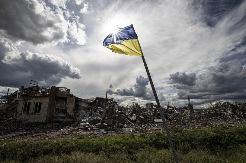 Mimo ogromu bólu i cierpienia dominującym uczuciem u większości Ukraińców wciąż jest nadzieja na wygraną i lepsze jutro /Metin Aktas/Anadolu Agency  /AFP
