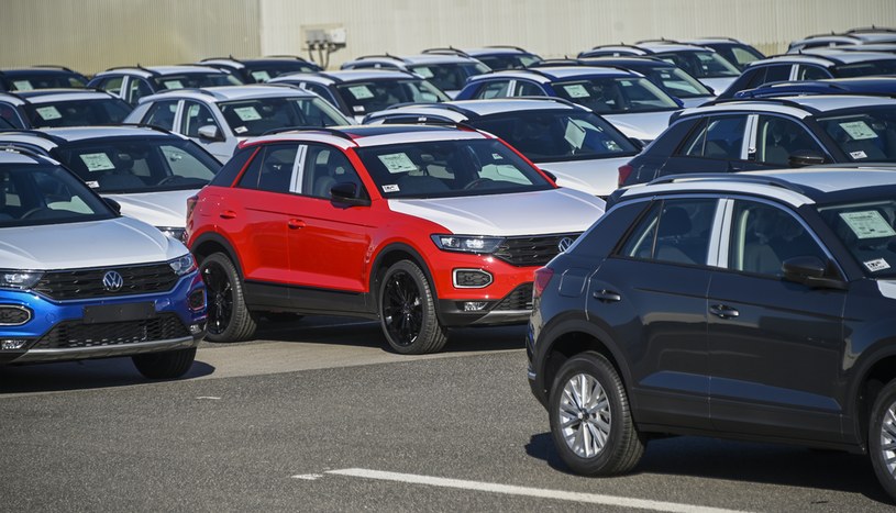 Mimo spadku sprzedaży to Volkswagen pokonał konkurencję /Getty Images
