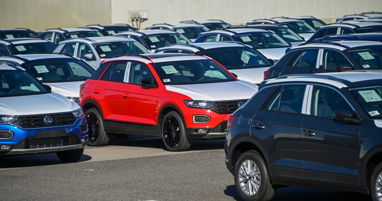 Mimo spadku sprzedaży to Volkswagen pokonał konkurencję /Getty Images