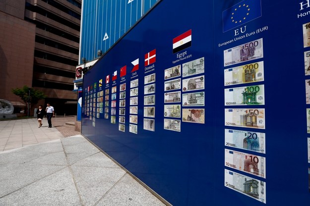 Mimo sytuacji Grecji dzień zaczął się na rynku walutowym i giełdach spokojnie. Na zdjęciu: World Money Museum w południowokoreańskim Seulu /JEON HEON-KYUN /PAP/EPA