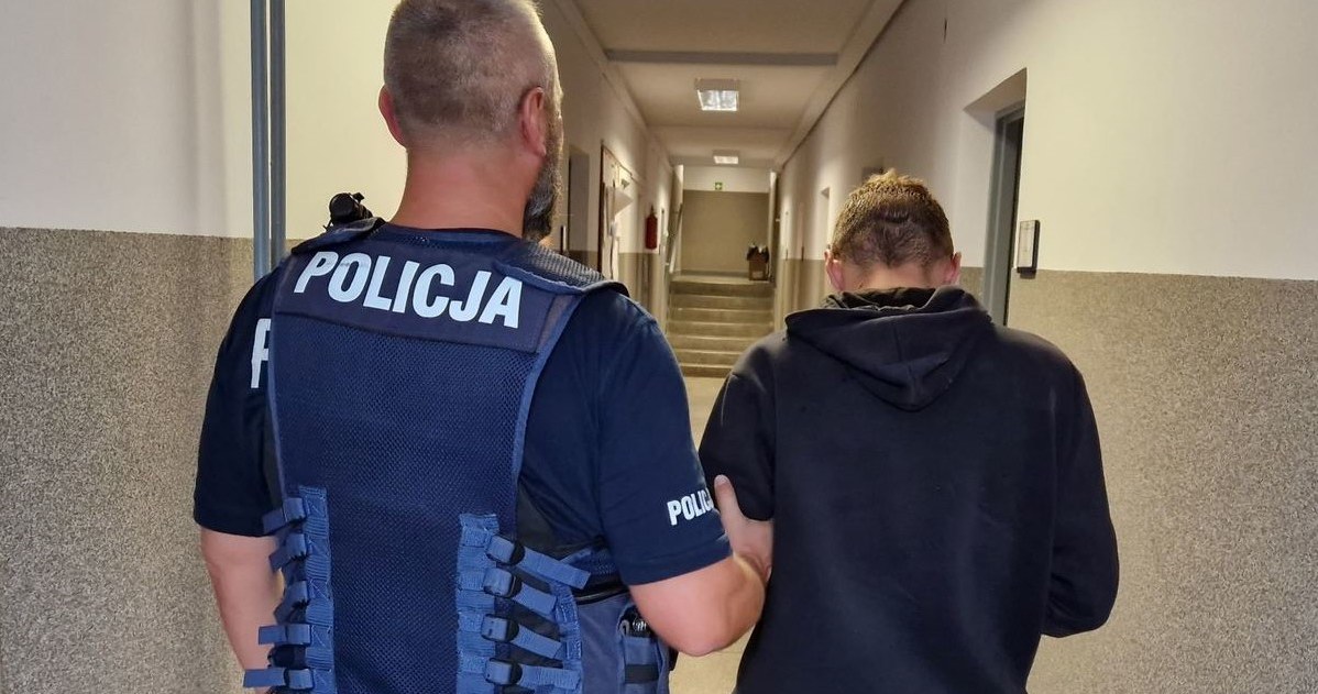 Mimo zakazu prowadzenia uznał, że będzie uczył swoją znajomą prowadzenia. Oboje byli nietrzeźwi. /Komenda Powiatowa Policji w Pabianicach /