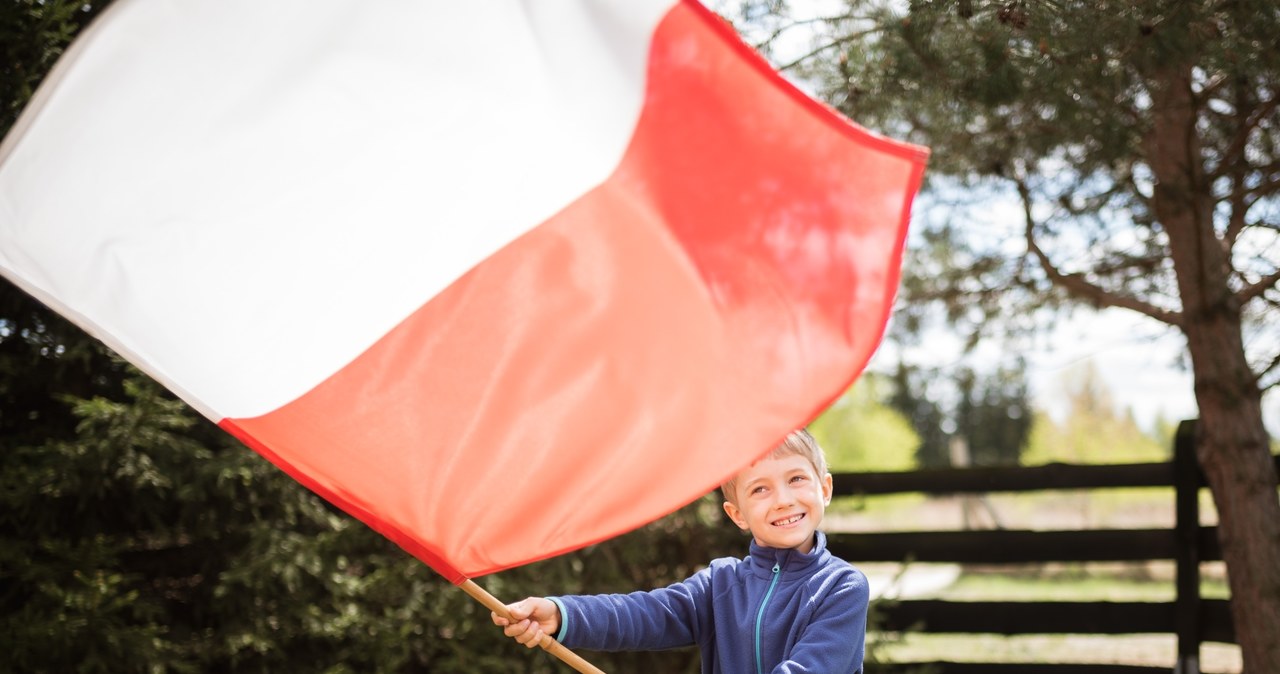 Mimo że 2 maja 2022 r. przypada Dzień Flagi Rzeczypospolitej Polskiej, ustawowo nie jest to dzień wolny od pracy /123RF/PICSEL
