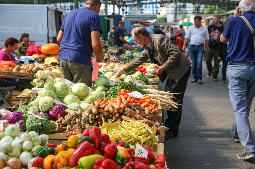 Mimo że ceny żywności powoli spadają, niektóre warzywa wciąż pozostają "liderami drożyzny" /Anna Kaczmarz/Dziennik Polski/Polska Press/East News /East News