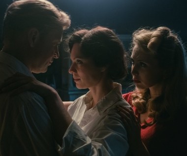 Mimo że film "Sztuka kochania. Historia Michaliny Wisłockiej" był aktorskim tour de force odtwórczyni tytułowej roli - Magdaleny Boczarskiej, rola Justyny Wasilewskiej, która wcieliła się w przyjaciółkę seksuolożki - Wandę, była kluczowa w zrozumieniu istoty miłosnego trójkąta, w jakim przez pewien czas żyła Wisłocka.

Wasilewska przyznała, że najlepiej czuła się przed rozpoczęciem zdjęć, jeszcze na fotelu charakteryzatorki. "Jest to zazwyczaj ranek, dziewczyny przebierają mnie, malują, sprawiają, że przed lustrem staję się kimś innym" - wspominała aktorka.