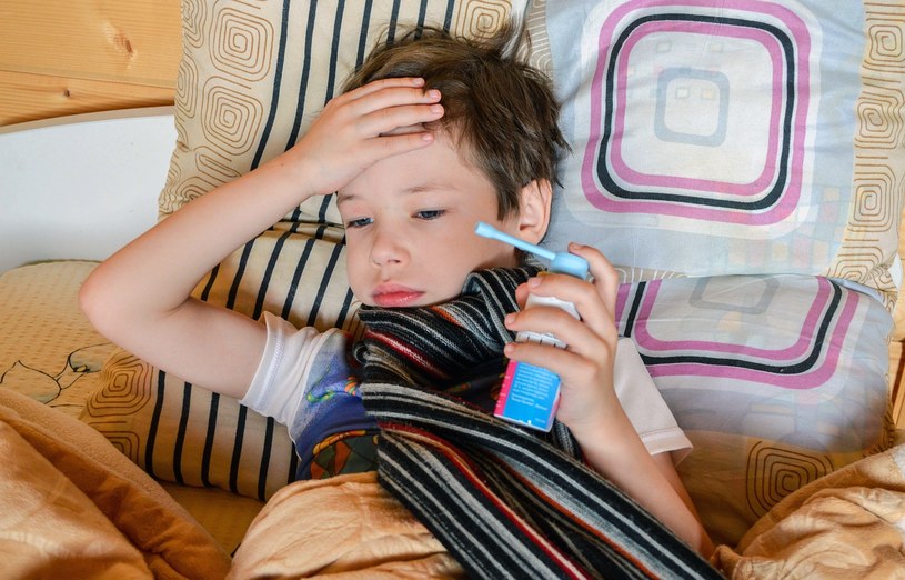 Mimo że pseudoefedryna jest często wybieranym lekiem na przeziębienie, nie należy podawać jej dzieciom poniżej 12 roku życia /Pixel