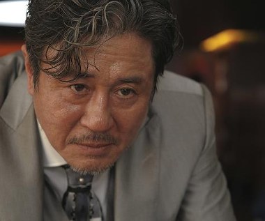 Min-sik Choi w scenie z filmu "Lucy"