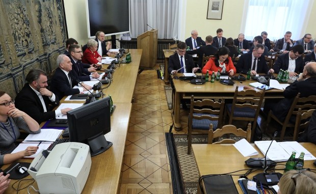 Min. Tchórzewski o projekcie ustawy ws. prądu: Nie naruszamy warunków umów (...) poza ceną