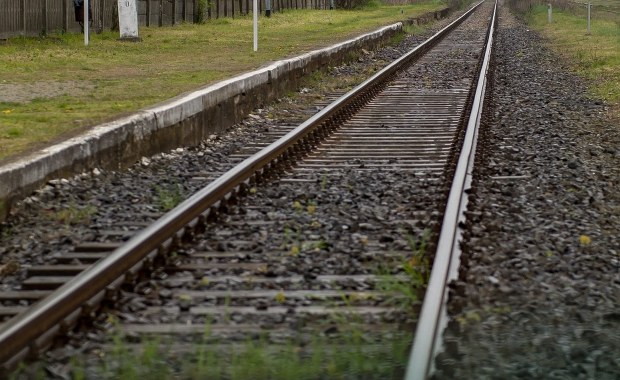 Mina przeciwczołgowa przy torach w Brodach Warszawskich