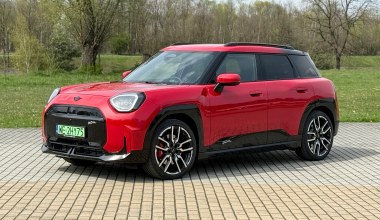 Mini Aceman JCW ma 258 KM i jeździ jak gokart. Czar pryska w trasie