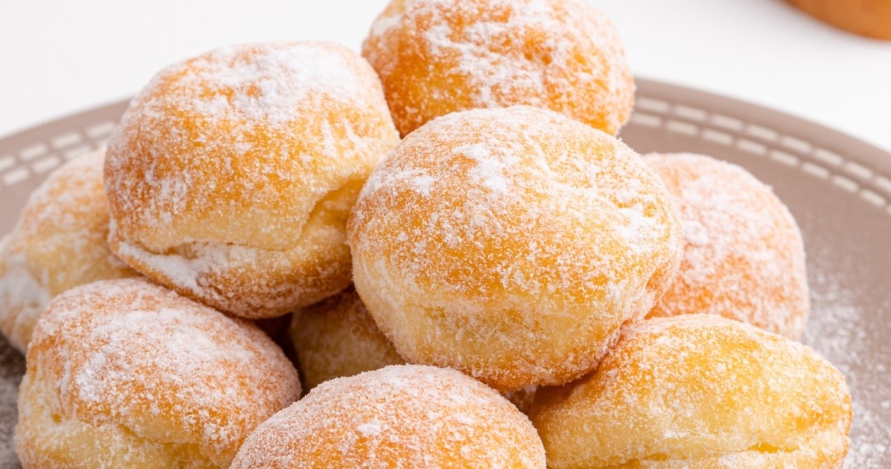 Mini pączki karnawałowe doskonale sprawdzą się na imprezach /michaelnero /123RF/PICSEL