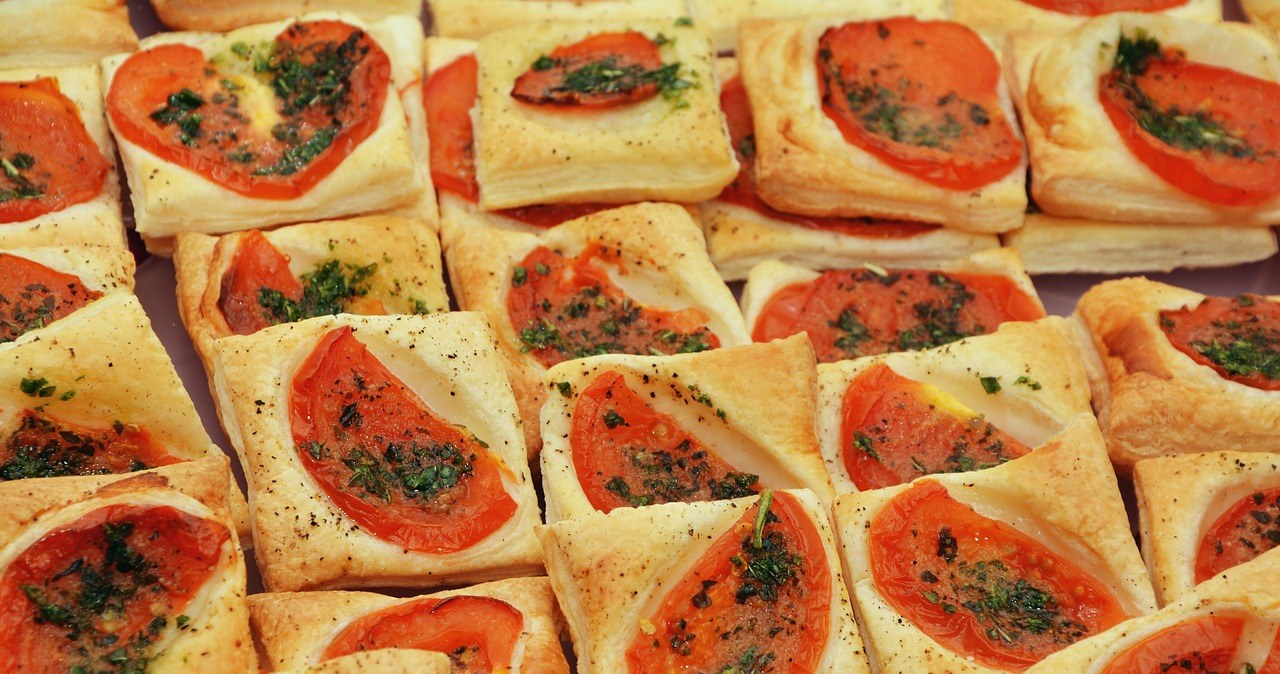Міні-піци з листкового тіста - зручно і ситно /pixabay.com