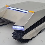 Miniaturowy pojazd śnieżny, inspirowany Teslą Cybertruck