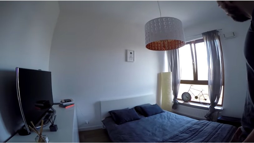 Minimalistyczna sypialnia /YouTube