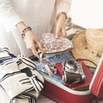 Minimalistyczna walizka: Co i jak spakować na wakacje? 
