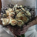 Minimalizm i mocny akcent we florystyce ślubnej