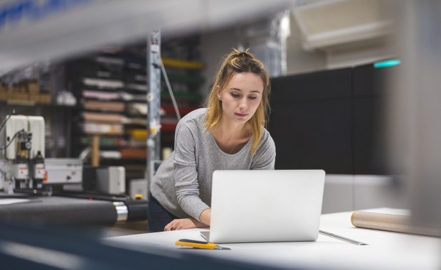 Minimalizm w biznesie – dlaczego prosta wizytówka buduje najlepszy wizerunek?