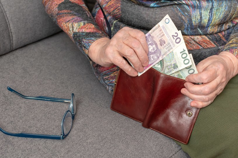 Minimalna kwota emerytury przysługuje osobom, które przepracowały pewien okres, który uprawnia do pobierania takiego świadczenia /123RF/PICSEL