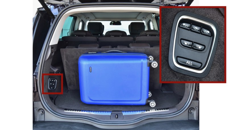 Minimalna pojemność bagażnika to 247 l. Fotele w 2. i 3. rzędzie można składać przy pomocy panelu umieszczonego na burcie bagażnika. /Motor