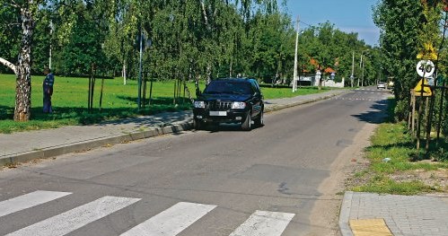 minimalny odstęp od przejścia dla pieszych podczas parkowania /Motor