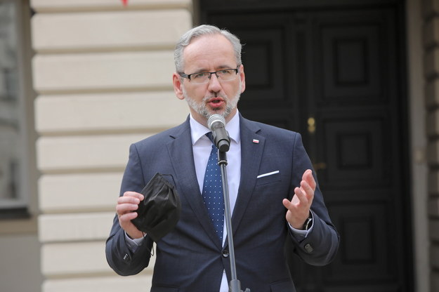 Minister Adam Niedzielski podczas konferencji prasowej /Wojciech Olkuśnik /PAP