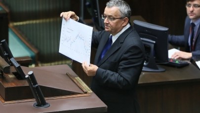 Minister Adamczyk głosował przeciwko opłacie paliwowej. Tłumaczy się awarią 