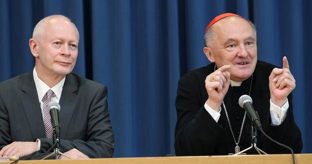 Minister administracji i cyfryzacji Michał Boni (L) i metropolita warszawski kardynał Kazimierz Nycz /PAP