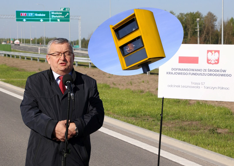 Minister Andrzej Adamczyk kupił dla swojego biura poselskiego urządzenie Yanosik GTR nazywane "legalnym fotoradarem" /Piotr Małecki /Agencja SE/East News