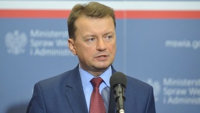 Minister Błaszczak skomentował słowa wojewody o "zmiataniu liści"