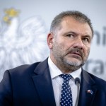 Minister chce obrączkować kierowców. Nowy pomysł na łamiących zakazy