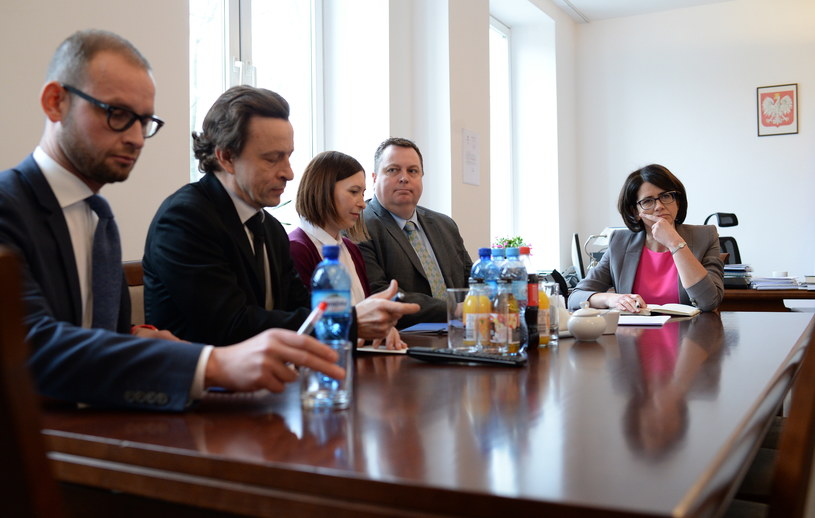Minister cyfryzacji Anna Streżyńska podczas spotkania z przedstawicielami Facebooka w Ministerstwie Cyfryzacji w Warszawie /Jacek Turczyk /PAP