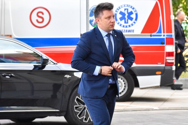 Minister-członek Rady Ministrów Michał Dworczyk podczas porannych uroczystości na pl. Piłsudskiego w Warszawie w dniu 10 lipca z okazji obchodów miesięcznicy katastrofy smoleńskiej /Andrzej Lange /PAP