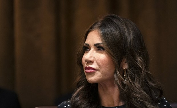 Minister ds. bezpieczeństwa straciła przepustki, pieniądze i paszport