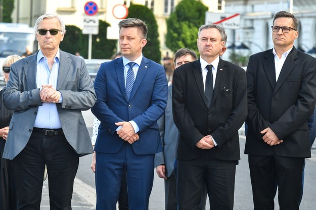 Minister Dworczyk na obchodach miesięcznicy smoleńskiej /Andrzej Lange /PAP