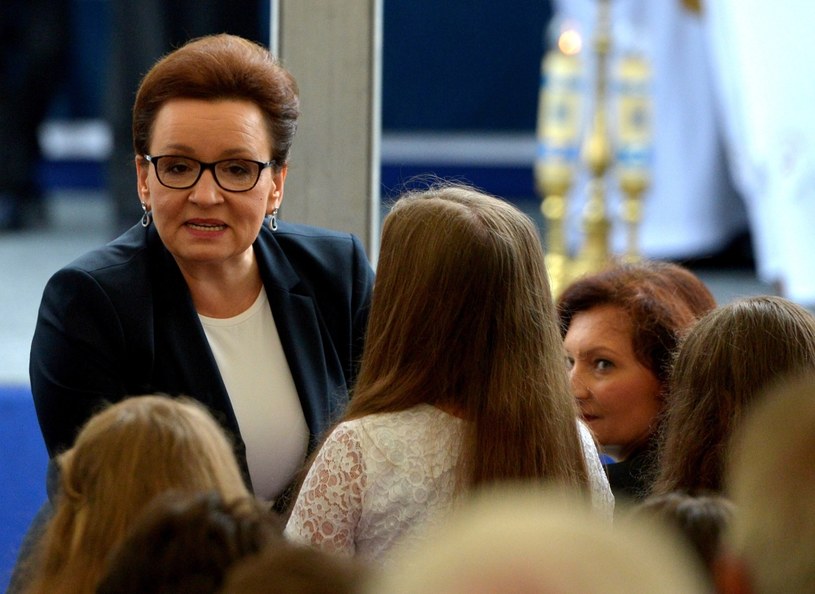 Minister edukacji Anna Zalewska wzięła udział w ogólnopolskiej inauguracji nowego roku szkolnego w Dobrzechowie w woj. podkarpackim /Darek Delmanowicz /PAP