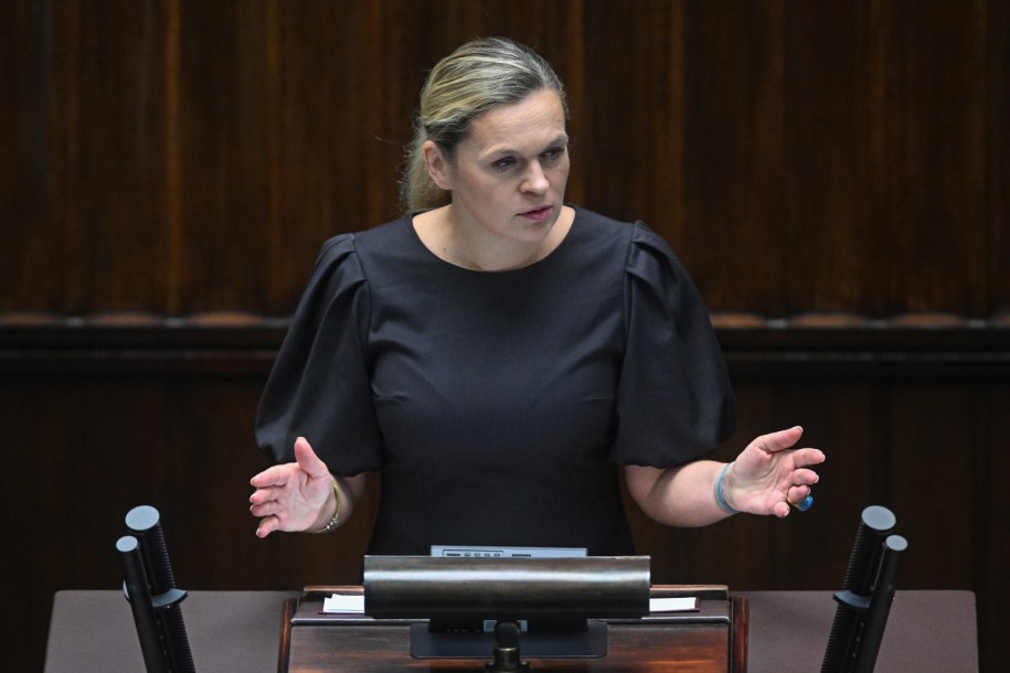 Minister edukacji Barbara Nowacka na sali plenarnej Sejmu /Radek Pietruszka /PAP