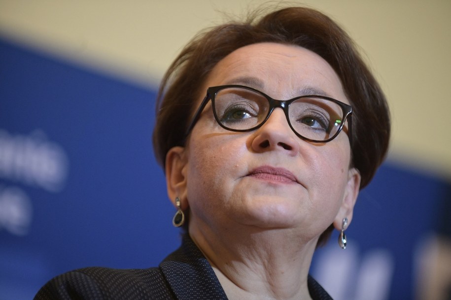 Minister edukacji narodowej Anna Zalewska podczas konferencji prasowej poświęconej egzaminowi ósmoklasisty i strajkowi nauczycieli /Marcin Obara /PAP
