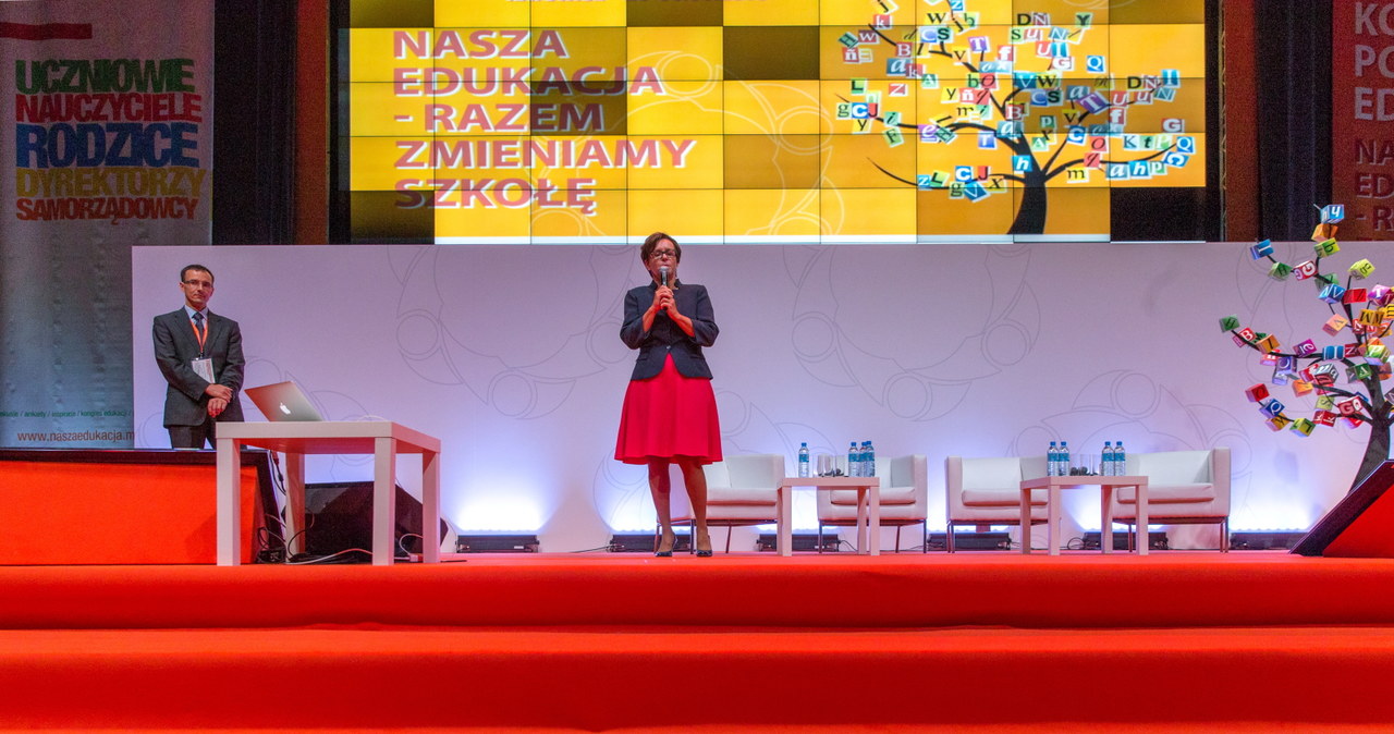 Minister edukacji narodowej Joanna Kluzik-Rostkowska podczas otwarcia III Kongresu Polskiej Edukacji, fot. Andrzej Grygiel /PAP