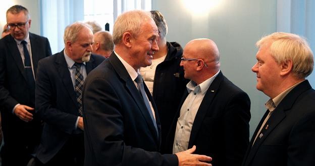 Minister energii Krzysztof Tchórzewski (C) uczestniczył w rozmowach w Kompanii Węglowej /PAP