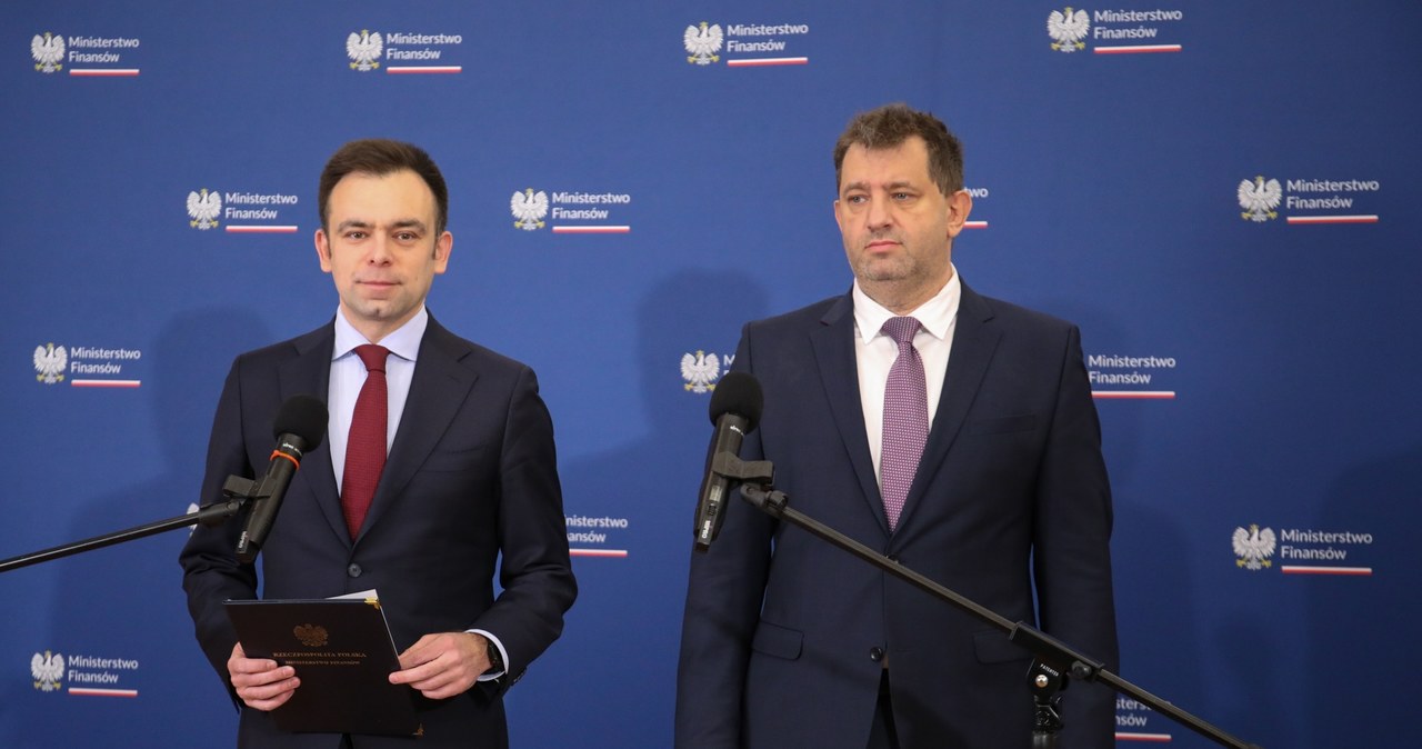 Minister finansów Andrzej Domański (L) i sekretarz stanu w MF, szef Krajowej Administracji Skarbowej Marcin Łoboda /Albert Zawada /PAP