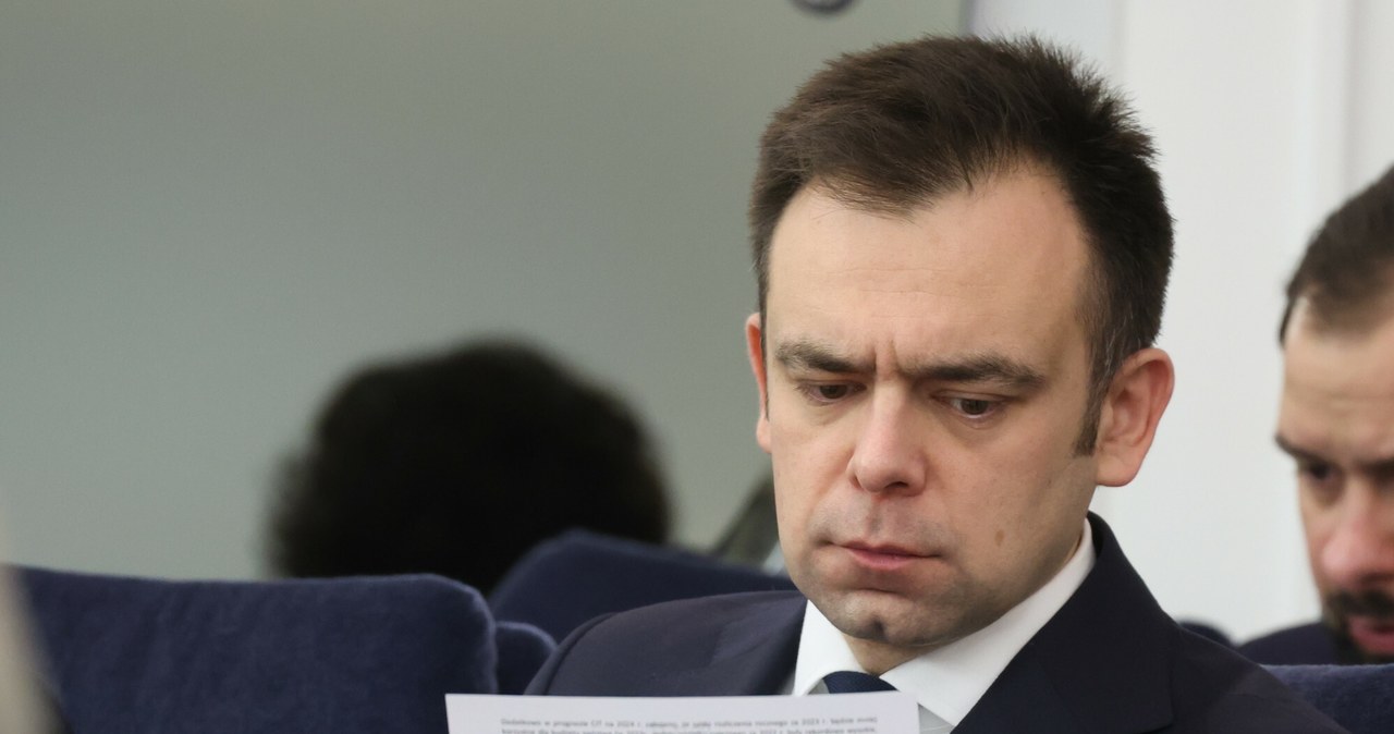Minister finansów Andrzej Domański mógł zarządzić przyspieszenie zwrotów nadpłaconego VAT w grudniu - spekulują ekonomiści /Reporter
