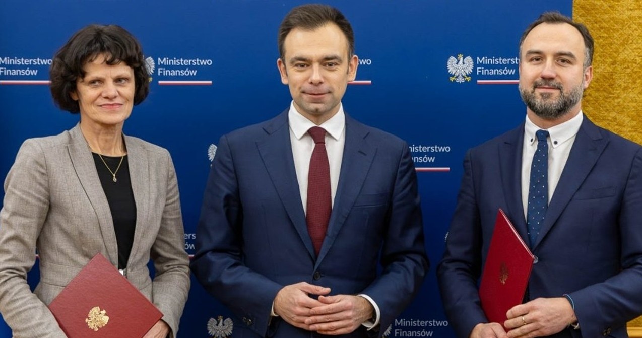 Minister finansów Andrzej Domański z nowymi wiceministrami - Hanną Majszczyk i Pawłem Karbownikiem /Ministerstwo Finansów/X /materiały prasowe