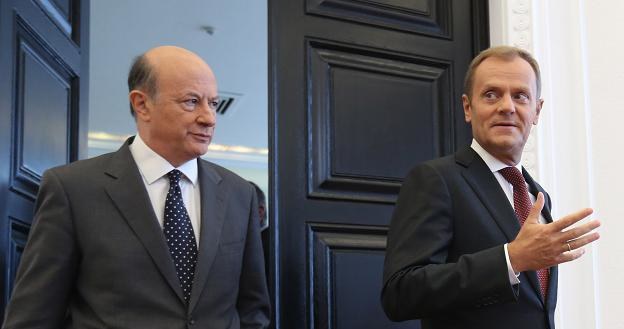 Minister finansów Jacek Rostowski (L) i premier Donald Tusk (P) /PAP