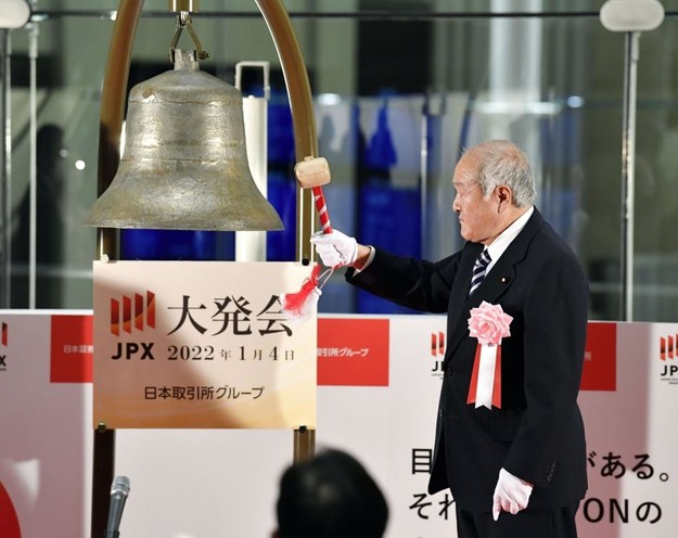 Minister finansów Japonii Shunichi Suzuki /Shutterstock