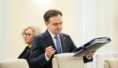 Minister finansów nie kryje radości. Ekonomiści studzą entuzjazm