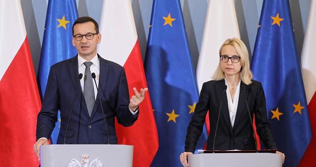 Minister finansów Teresa Czerwińska (P), premier Mateusz Morawiecki /PAP