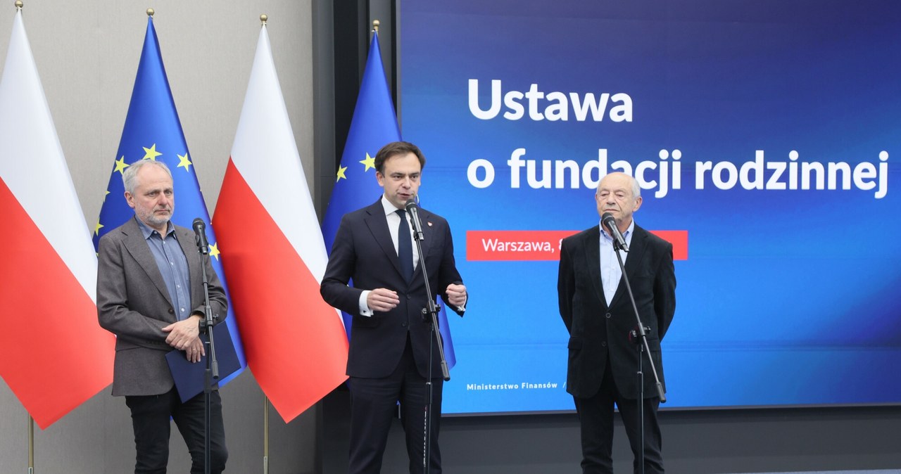 Minister finansów zapowiada zmiany w ustawie o fundacjach rodzinnych /Wojciech Olkusnik/East News /East News