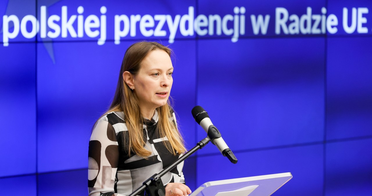 Minister funduszy i polityki regionalnej Katarzyna Pełczyńska-Nałęcz podczas konferencji prasowej w siedzibie ministerstwa w Warszawie /Paweł Supernak /PAP