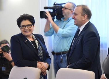 ​Minister Grzegorz Schetyna nagina historię 